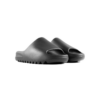 Adidas Yeezy Slide Dark Onyx widok od kąta