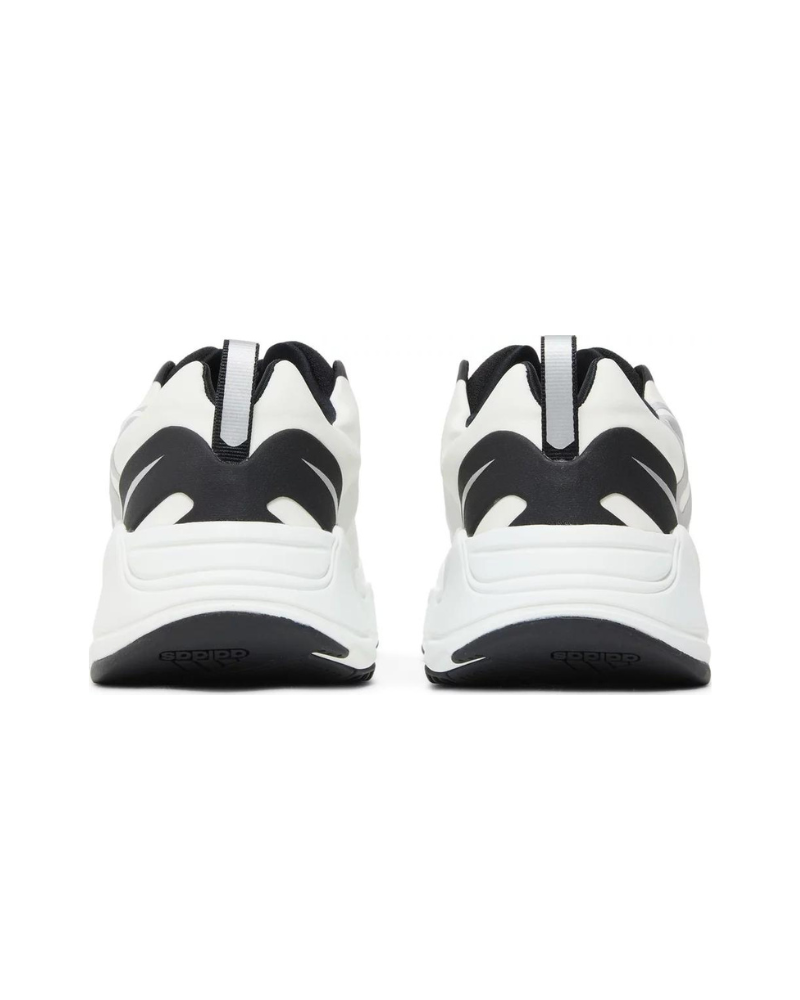 Yeezy Boost 700 MNVN Laceless Analog