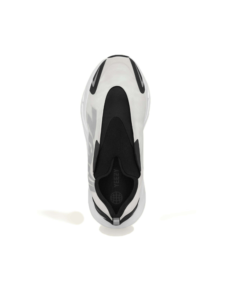 Yeezy Boost 700 MNVN Laceless Analog