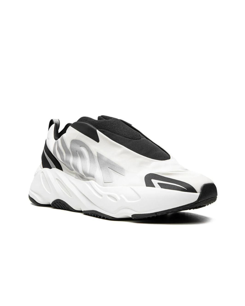 Yeezy Boost 700 MNVN Laceless Analog