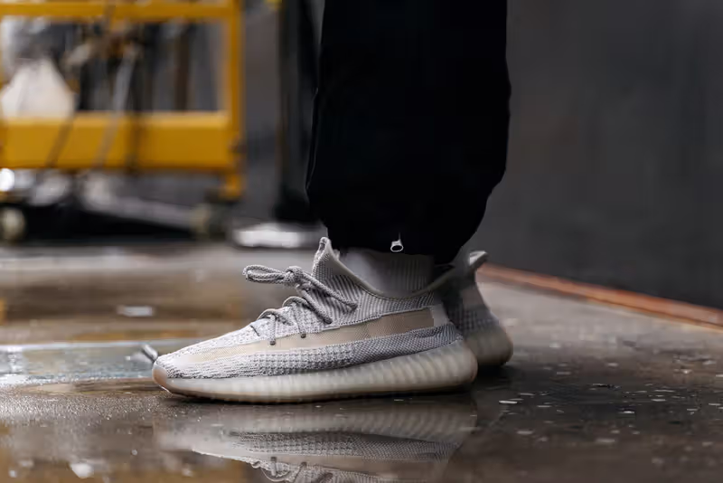 buty-adidas-yeezy-boost-350-v2-cloud-white-non-reflective-outfit Yeezy Boost 350 V2 Cloud White (Non-Reflective)